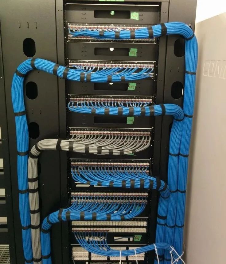 机房布线的最高境界最后的暗黑系真是亮瞎眼