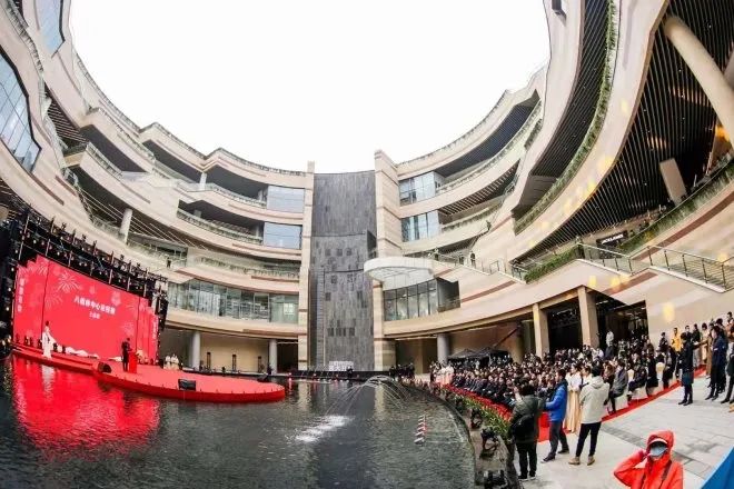 无锡八佰伴中心开业聚客力"爆棚" 再造"现象级"标杆
