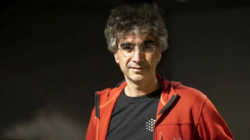 苹果负责机器学习和人工智能战略的高级副总裁约翰·詹安德里亚(john